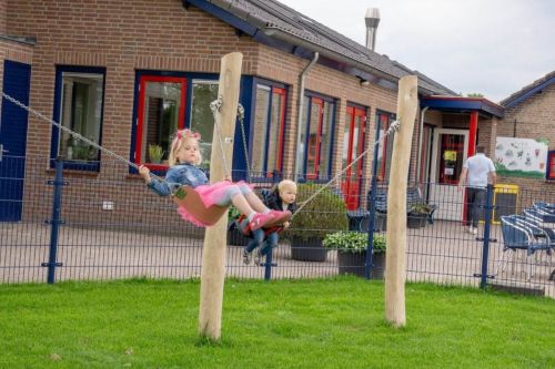 schommel voor speeltuin